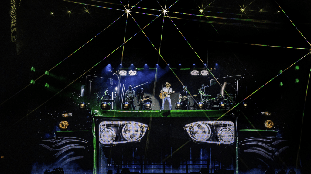 Jason Aldean draws huge crowd at tour kick-off in New Jersey